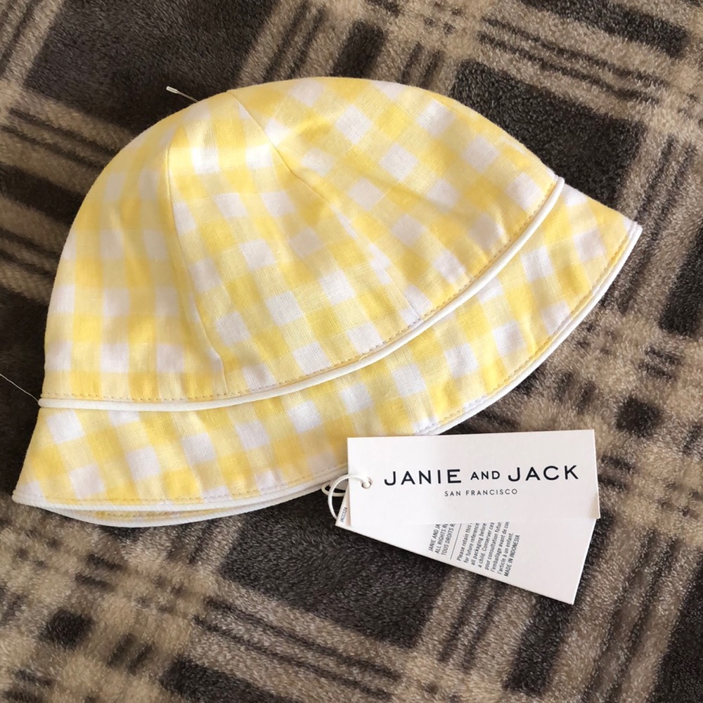 Janie and Jack baby hat 0-3 mounts , yellow and white gingham, classic and cute